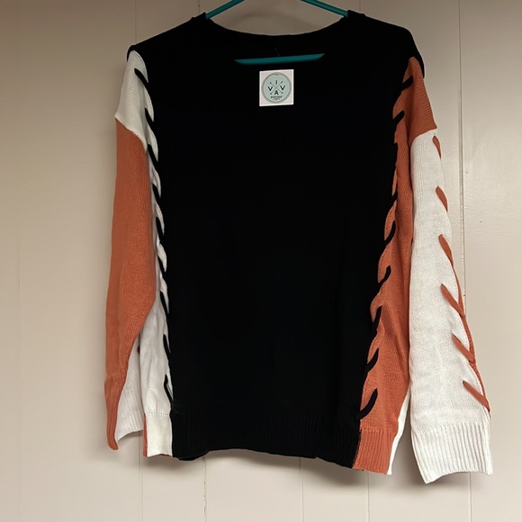 Contrast Panel Pullover Sweater - Picture 9 of 9